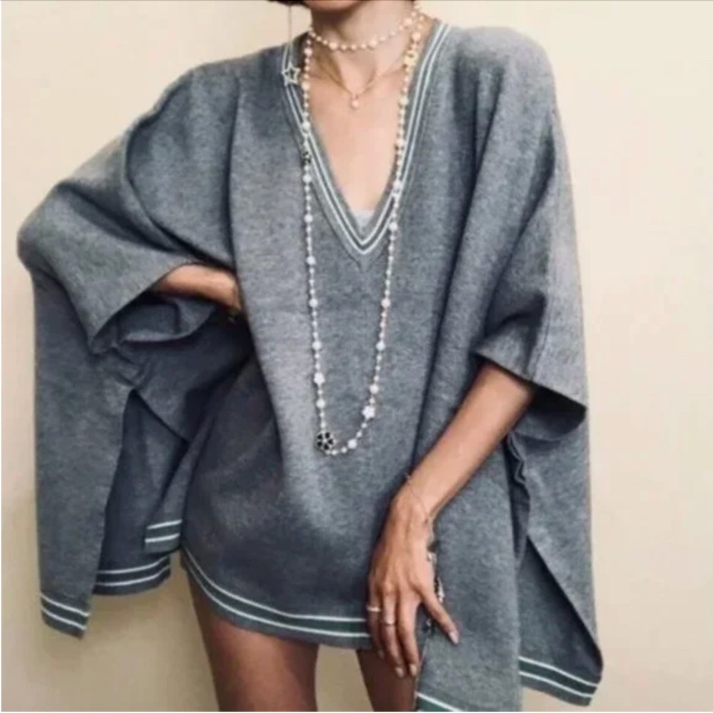 House of Harlow 1960 Poncho V-Neck Sweater One Size Grey Loungewear Knit Cozy